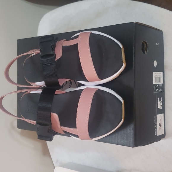 Sorel Kinetic Impact Sling, size 9.5, Color Eraser Pink, White - Picture 2 of 8